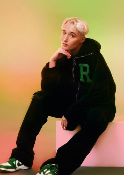 Isac Elliot photo