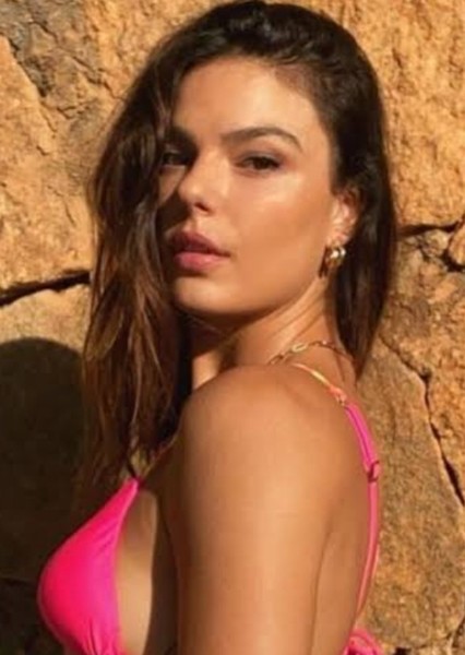 Isis Valverde photo