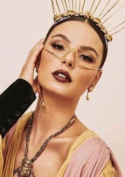 Isis Valverde photo