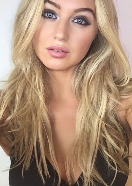 Iskra Lawrence photo