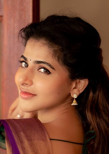 Iswarya Menon photo
