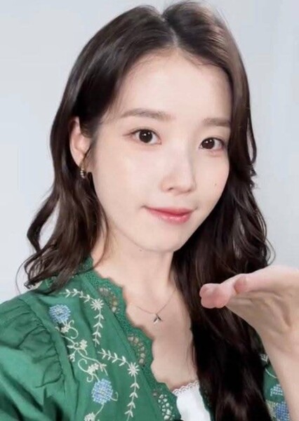 IU photo