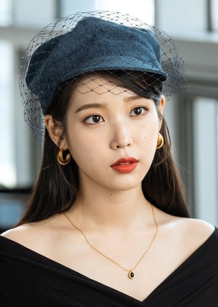 IU photo