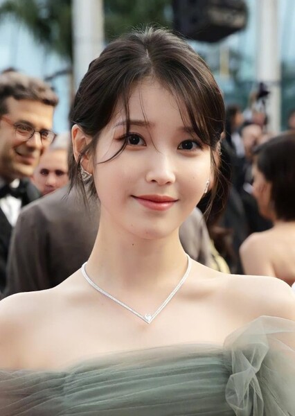 IU (Lee Ji-eun) photo