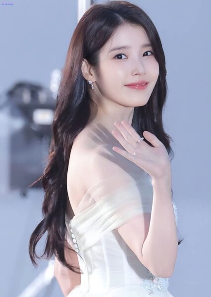 IU (Lee Ji-eun) photo
