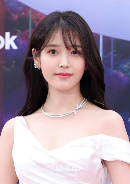 IU (Lee Ji-eun) photo