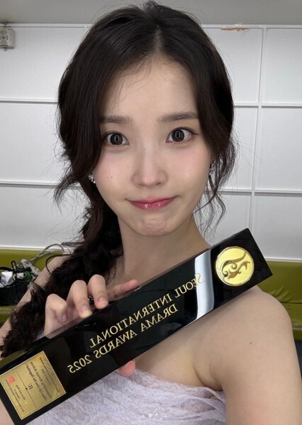 IU (Lee Ji-eun) photo