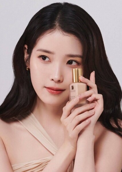 IU (Lee Ji-eun) photo