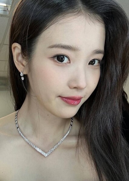 IU (Lee Ji-eun)