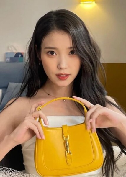 IU (Lee Ji-eun) photo