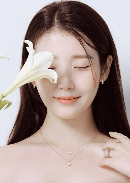IU (Lee Ji-eun) photo