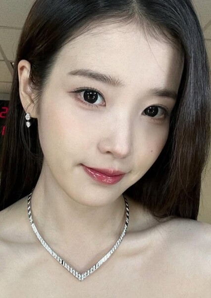 IU (Lee Ji-eun) photo