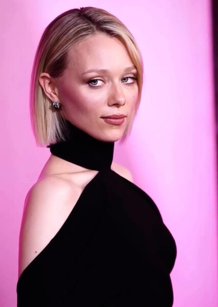 Ivanna Sakhno photo