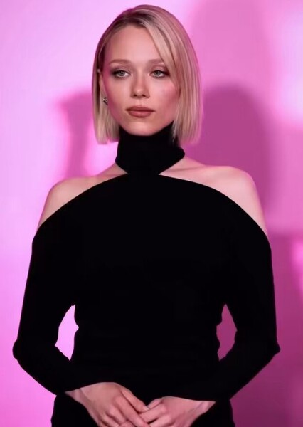 Ivanna Sakhno photo