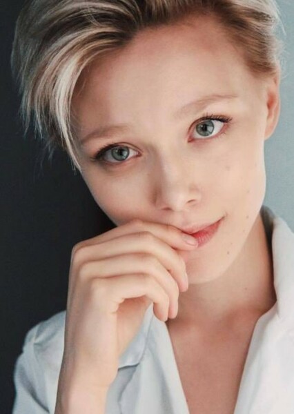 Ivanna Sakhno photo