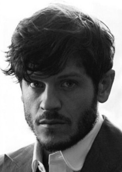 Iwan Rheon photo