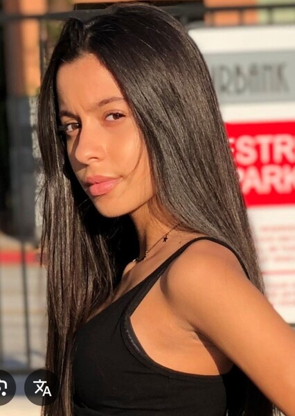 Izabella Alvarez photo