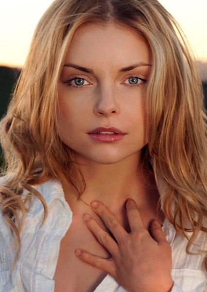 Izabella Miko