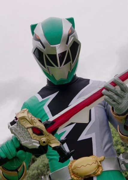 Izzy Garcia/Dino Fury Green Ranger