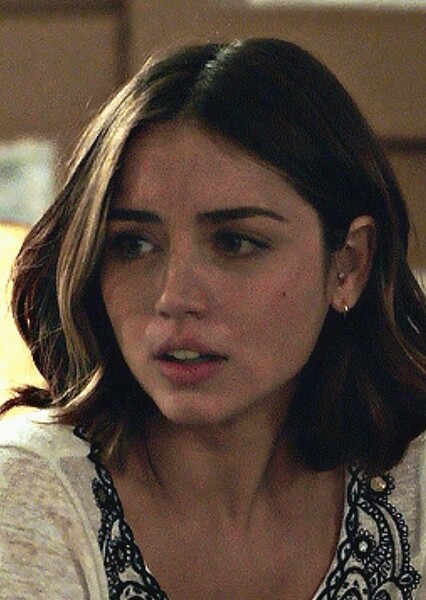 Izzy (War Dogs)