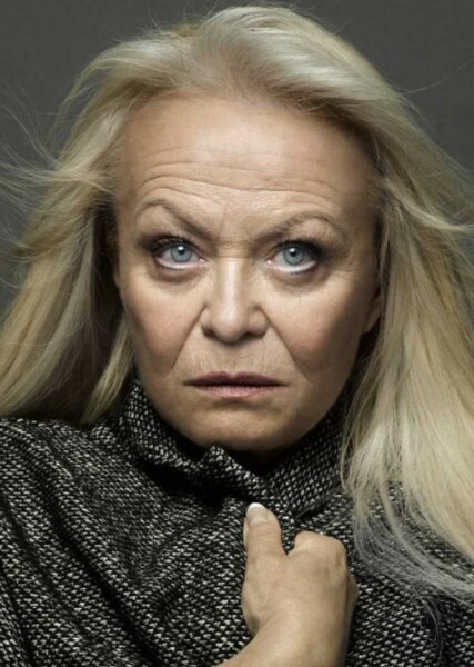 Jacki Weaver photo