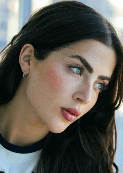 Jade Picon photo