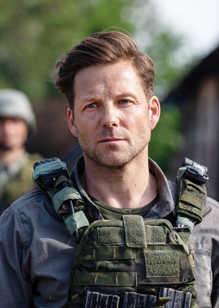 Jamie Bamber photo