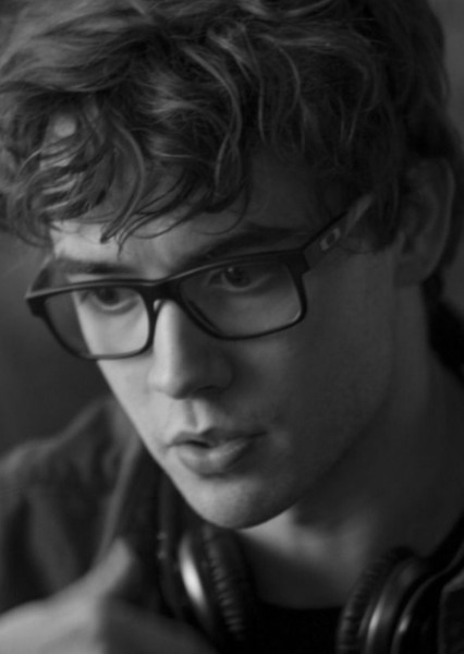 Jamie Blackley photo