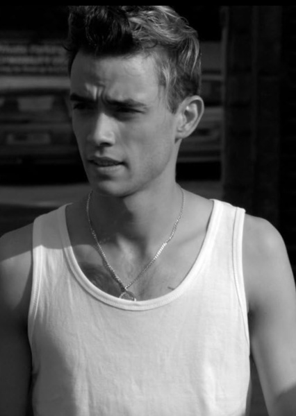Jamie Blackley photo