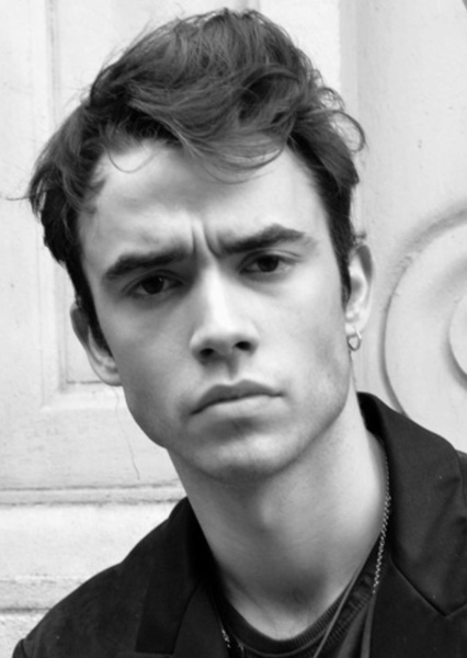 Jamie Blackley photo