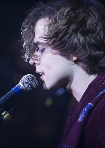 Jamie Blackley photo