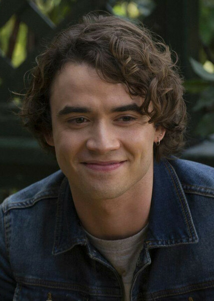 Jamie Blackley photo