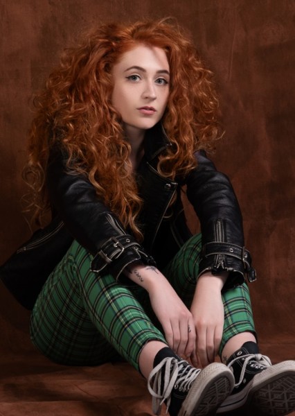 Janet Devlin photo