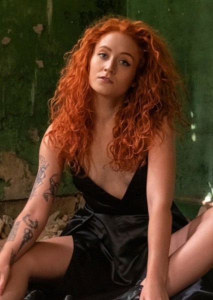 Janet Devlin photo