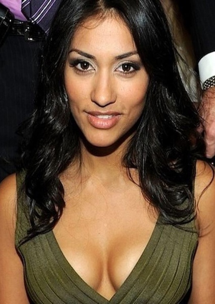 Janina Gavankar photo