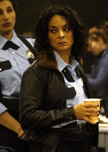 Jasmine Guy as Zoe Saldaña in The 97th Academy Awards (2005)
