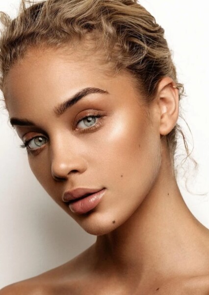 Jasmine Sanders photo