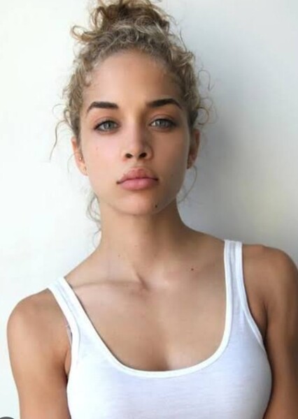Jasmine Sanders photo