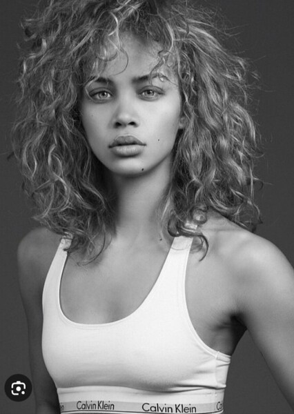 Jasmine Sanders photo
