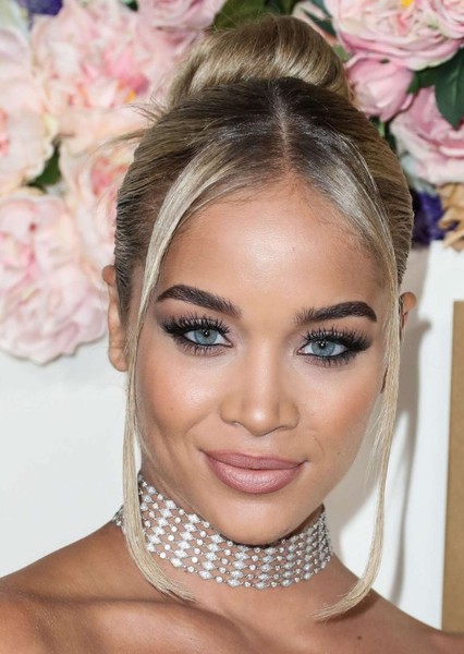Jasmine Sanders photo