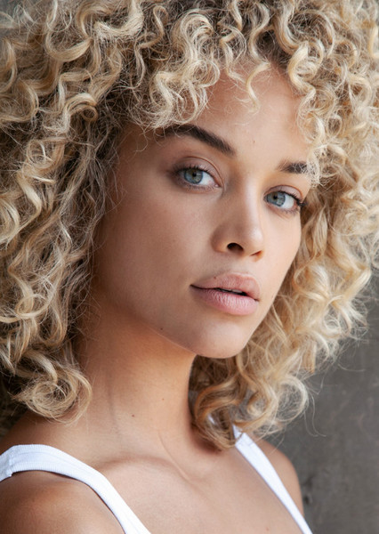 Jasmine Sanders photo