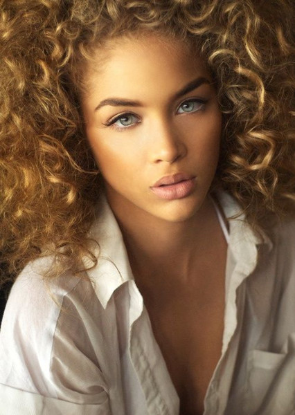 Jasmine Sanders photo