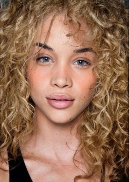 Jasmine Sanders photo