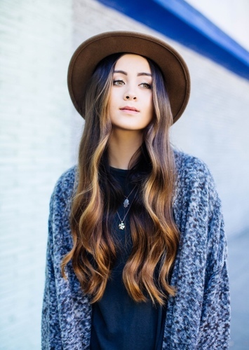 Jasmine Thompson photo