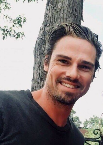 Jay Ryan photo