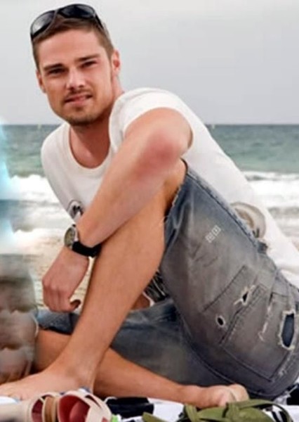 Jay Ryan photo