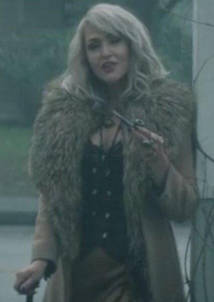 Jenn Lyon photo