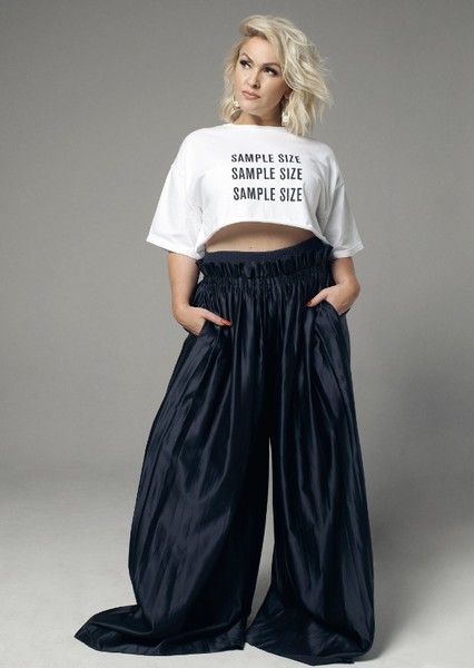 Jenn Lyon photo