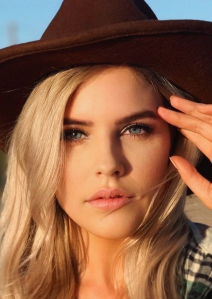 Jenna Rosenow photo
