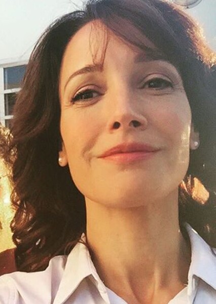 Jennifer Beals photo